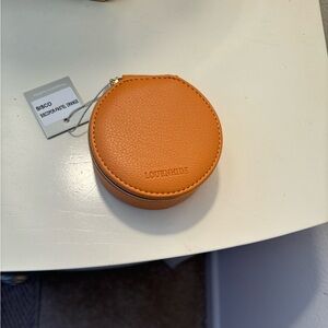 Wonderful traveling jewelry case. Great size 3.5”X1.5”.